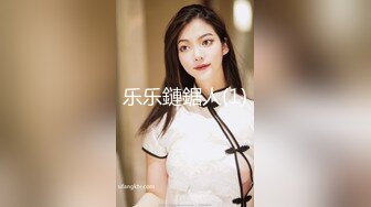 厕所偷窥绿色吊带裙高跟长发美女嘘嘘