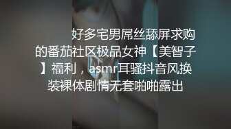 长的很像芭比娃娃的年轻漂亮女友，和小男友一起吃禁果，无套操逼high翻天